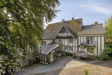 Außergewöhliches Anwesen mit mehreren Häusern mitten in der Natur - Haus Wipperfürth | Angebot:23973687