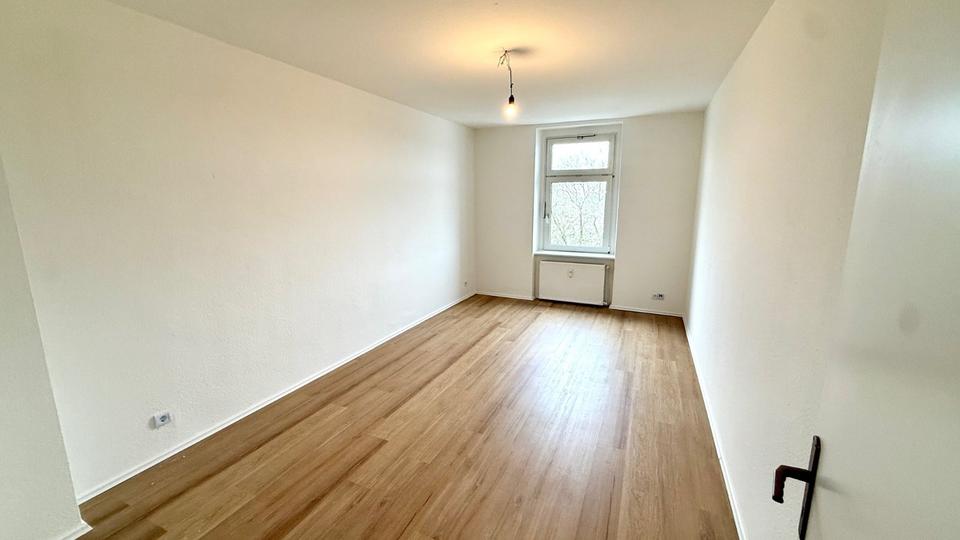 Dachgeschoßwohnung Wuppertal Gemarkung Langerfeld - 3 Zimmer, 84 m&sup2;, 750&euro; | Angebot:25253835