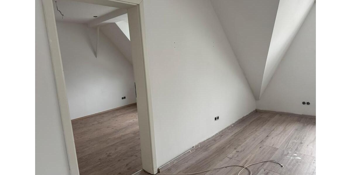 Dachgeschoßwohnung Lüdenscheid - 3 Zimmer, 80 m&sup2;, 650&euro; | Angebot:25139504