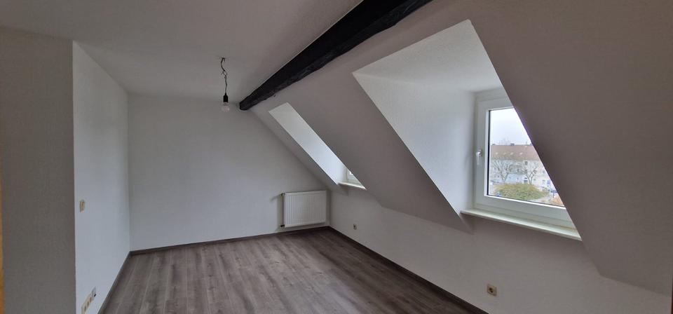 Dachgeschoßwohnung Hattingen - 2.5 Zimmer, 60 m&sup2;, 400&euro; | Angebot:25349114