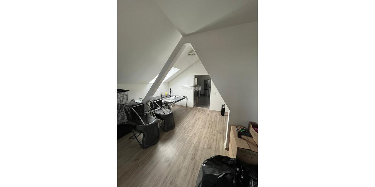 Dachgeschoßwohnung Dortmund Brackel - 4 Zimmer, 120 m&sup2;, 1.050&euro; | Angebot:24864411