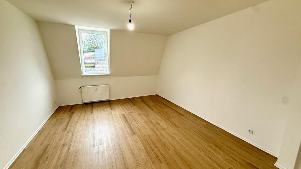 Dachgeschoßwohnung Wuppertal Gemarkung Langerfeld - 3 Zimmer, 84 m&sup2;, 750&euro; | Angebot:25253835