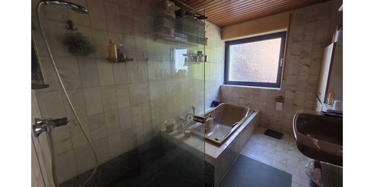 Mehrfamilienhaus, Wohnhaus Velbert Mitte - 6 Zimmer, 230 m&sup2;, 490.000&euro; | Angebot:25680198