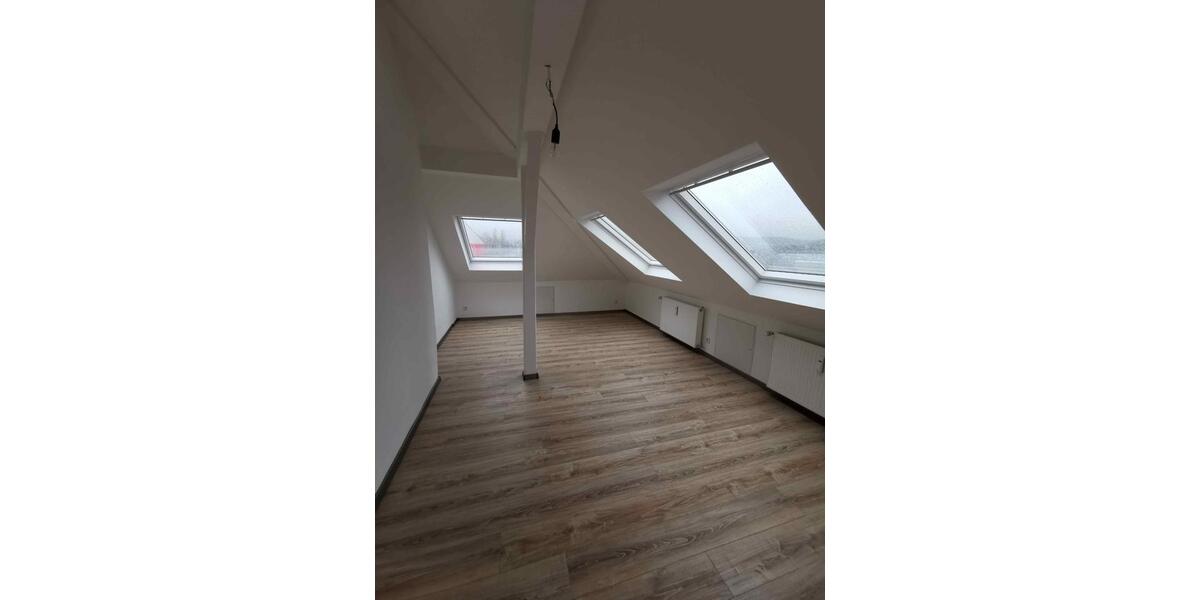 Dachgeschoßwohnung Wuppertal Gemarkung Barmen - 6 Zimmer, 120 m&sup2;, 900&euro; | Angebot:25283149