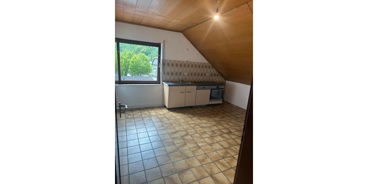 Dachgeschoßwohnung Werdohl - 4 Zimmer, 80 m&sup2;, 650&euro; | Angebot:26546127