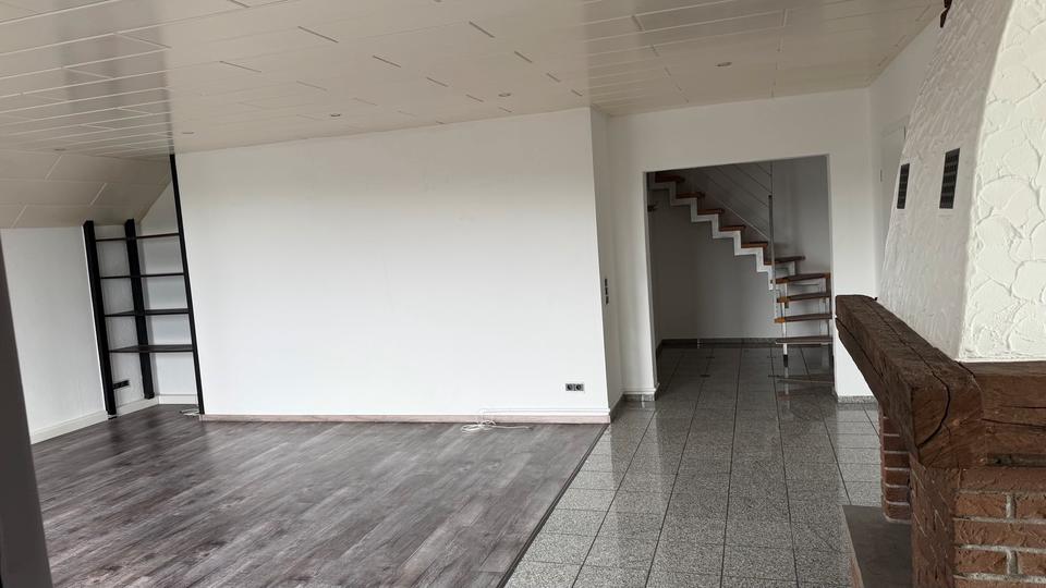 Dachgeschoßwohnung Lüdenscheid - 3 Zimmer, 105 m&sup2;, 695&euro; | Angebot:25978313