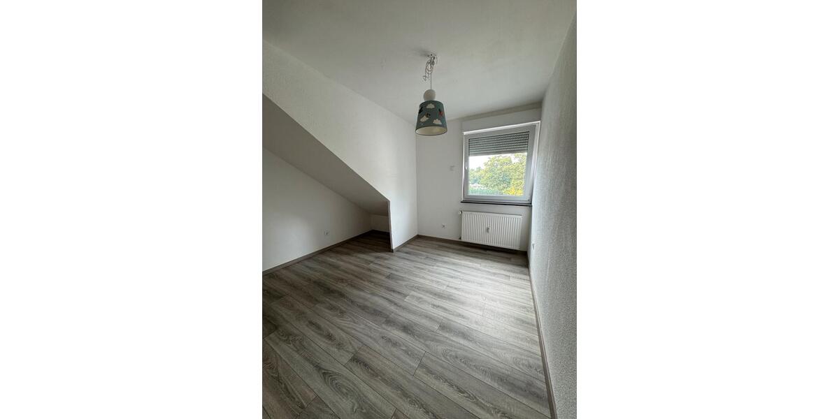 Dachgeschoßwohnung Dortmund Brackel - 3.5 Zimmer, 86 m&sup2;, 1.200&euro; | Angebot:26534151