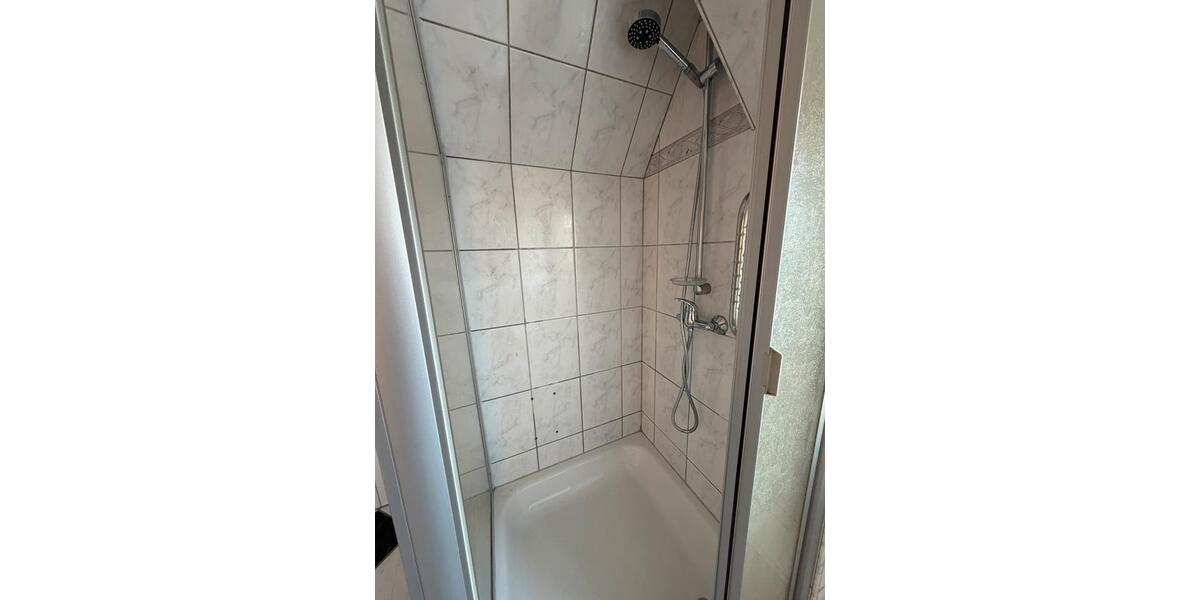 Dachgeschoßwohnung Remscheid Lüttringhausen - 2 Zimmer, 63 m&sup2;, 500&euro; | Angebot:25994220