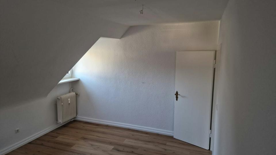 Dachgeschoßwohnung Iserlohn Grüne - 2 Zimmer, 65 m&sup2;, 480&euro; | Angebot:27587163