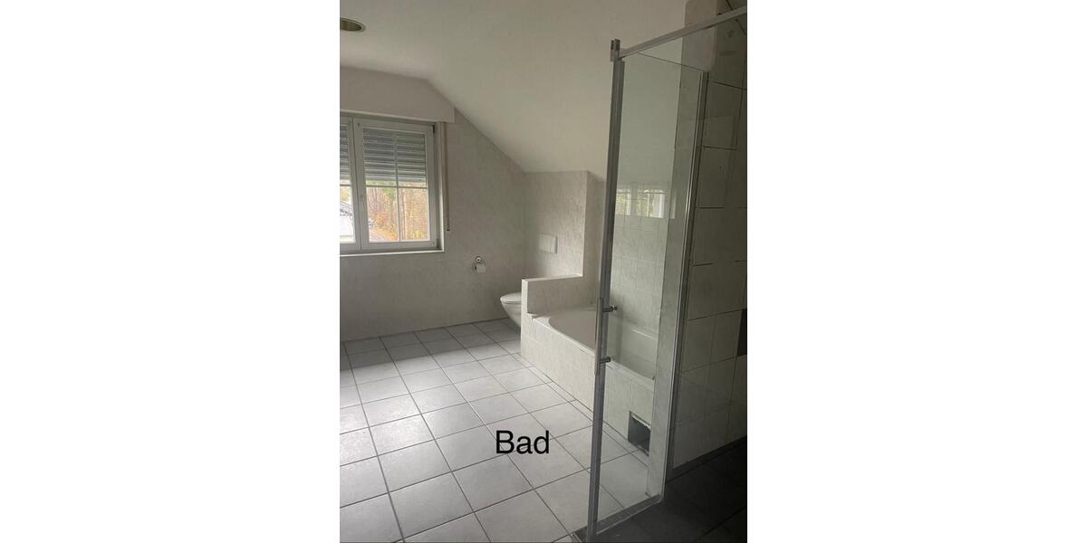 Dachgeschoßwohnung Balve - 3 Zimmer, 110 m&sup2;, 850&euro; | Angebot:26614573