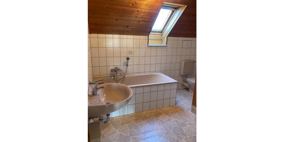 Dachgeschoßwohnung Iserlohn Sümmern - 2.5 Zimmer, 57 m&sup2;, 390&euro; | Angebot:25843820