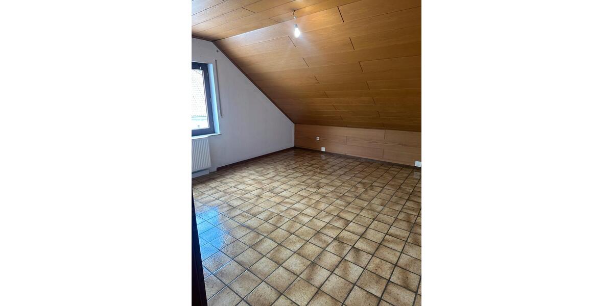 Dachgeschoßwohnung Werdohl - 4 Zimmer, 80 m&sup2;, 650&euro; | Angebot:26546127