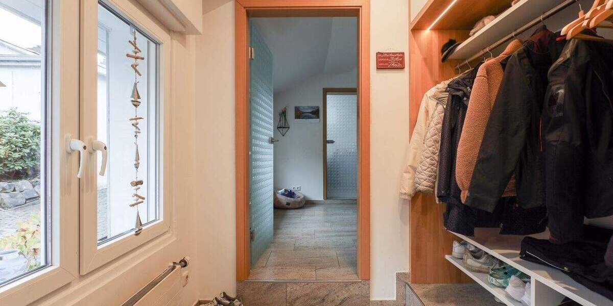 Mehrfamilienhaus, Wohnhaus Lüdenscheid Stüttinghausen - 9 Zimmer, 349 m&sup2;, 419.000&euro; | Angebot:25688973