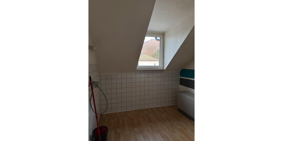 Dachgeschoßwohnung Altena - 1 Zimmer, 30 m&sup2;, 250&euro; | Angebot:25351214