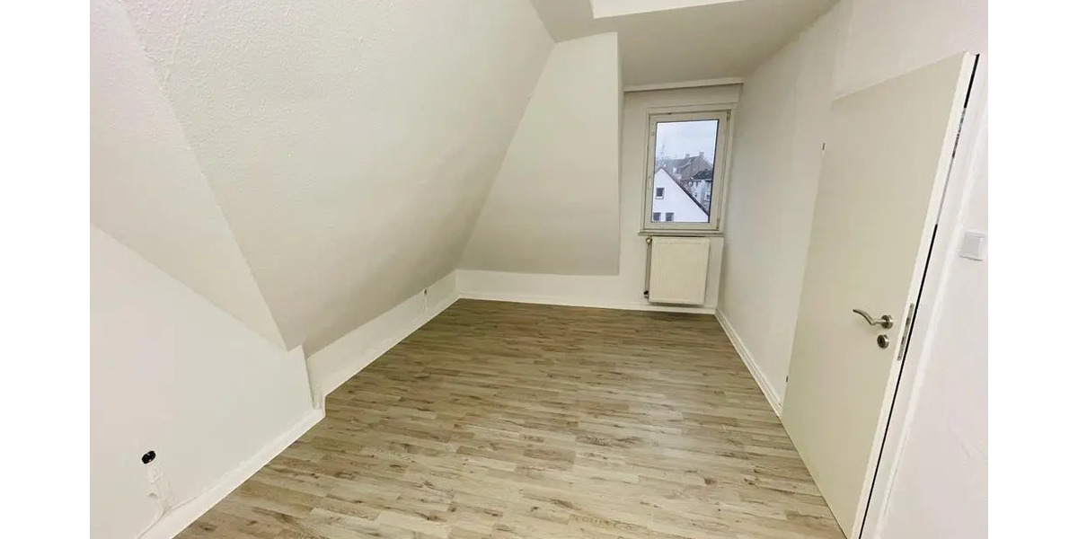 Helle renovierte Dachgeschoss 5 Zimmer Wohnung in Bochum Wattenscheid mit guter Anbindung - Etagenwohnung Bochum Günnigfeld | Angebot:24700175