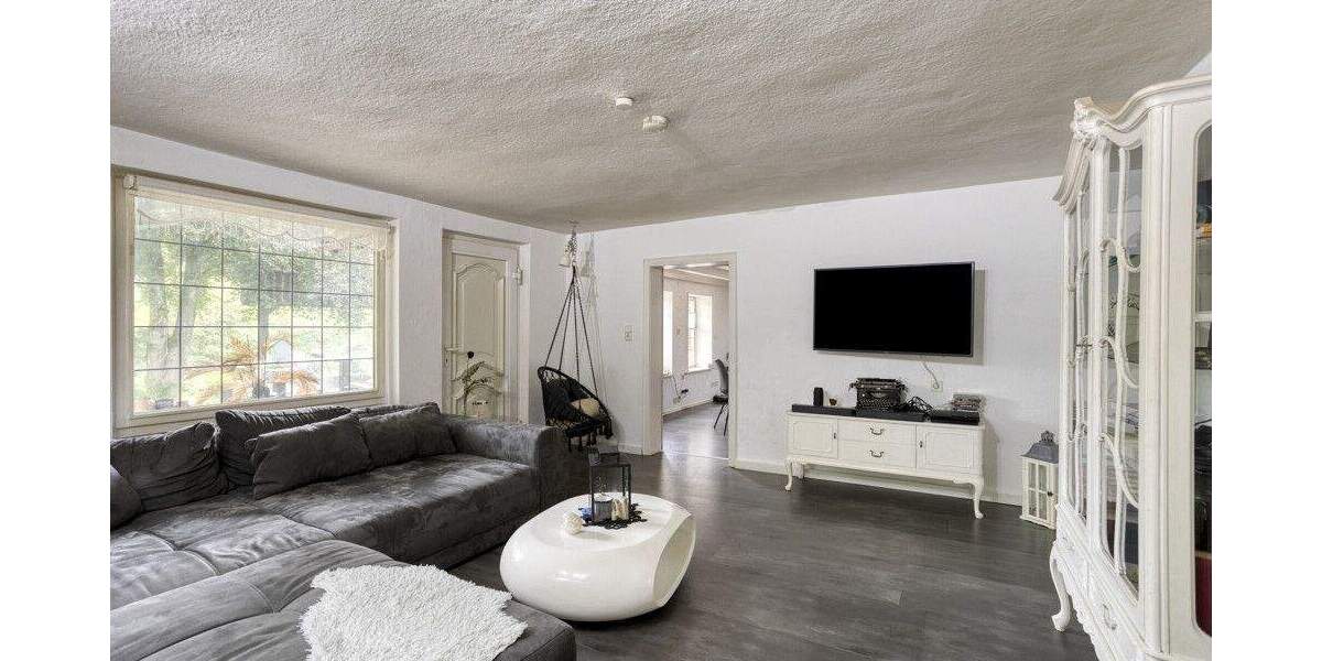 Außergewöhliches Anwesen mit mehreren Häusern mitten in der Natur - Einfamilienhaus Wipperfürth | Angebot:23973687