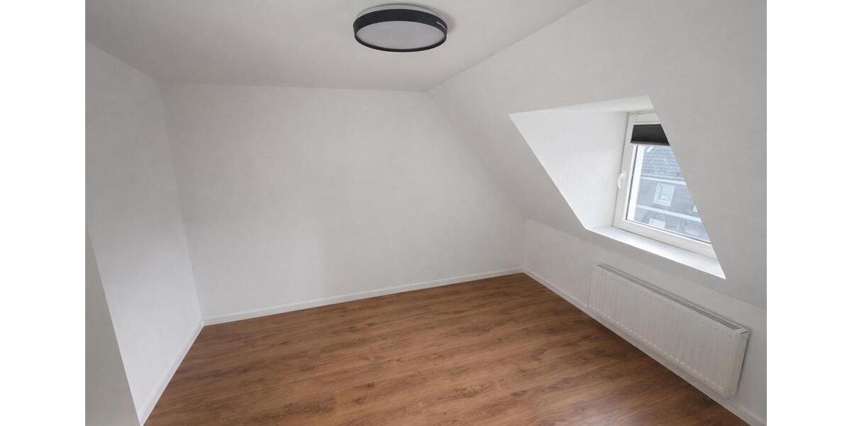 Dachgeschoßwohnung Remscheid Gemarkung Bergisch Born - 3 Zimmer, 85 m&sup2;, 1.170&euro; | Angebot:25851917