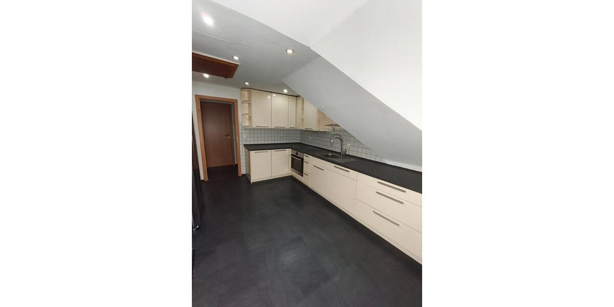 Dachgeschoßwohnung Werdohl - 5 Zimmer, 122 m&sup2;, 793&euro; | Angebot:27613477