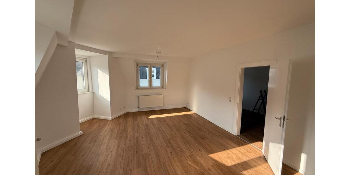 Dachgeschoßwohnung Wuppertal Arrenberg - 2 Zimmer, 62 m&sup2;, 685&euro; | Angebot:25850345