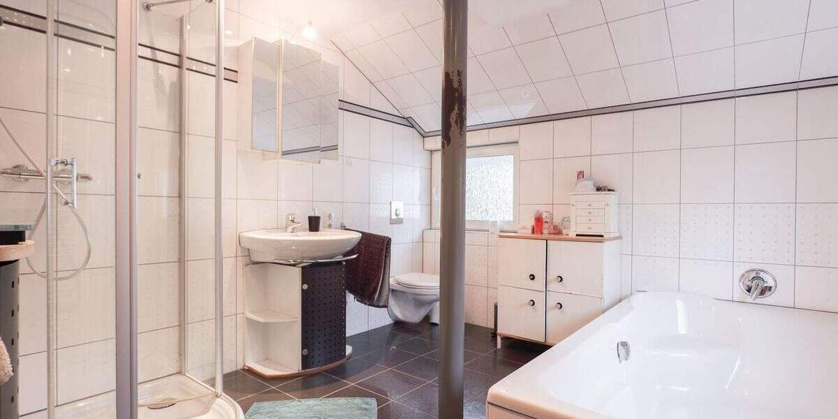 Mehrfamilienhaus, Wohnhaus Lüdenscheid Stüttinghausen - 9 Zimmer, 349 m&sup2;, 419.000&euro; | Angebot:25688973