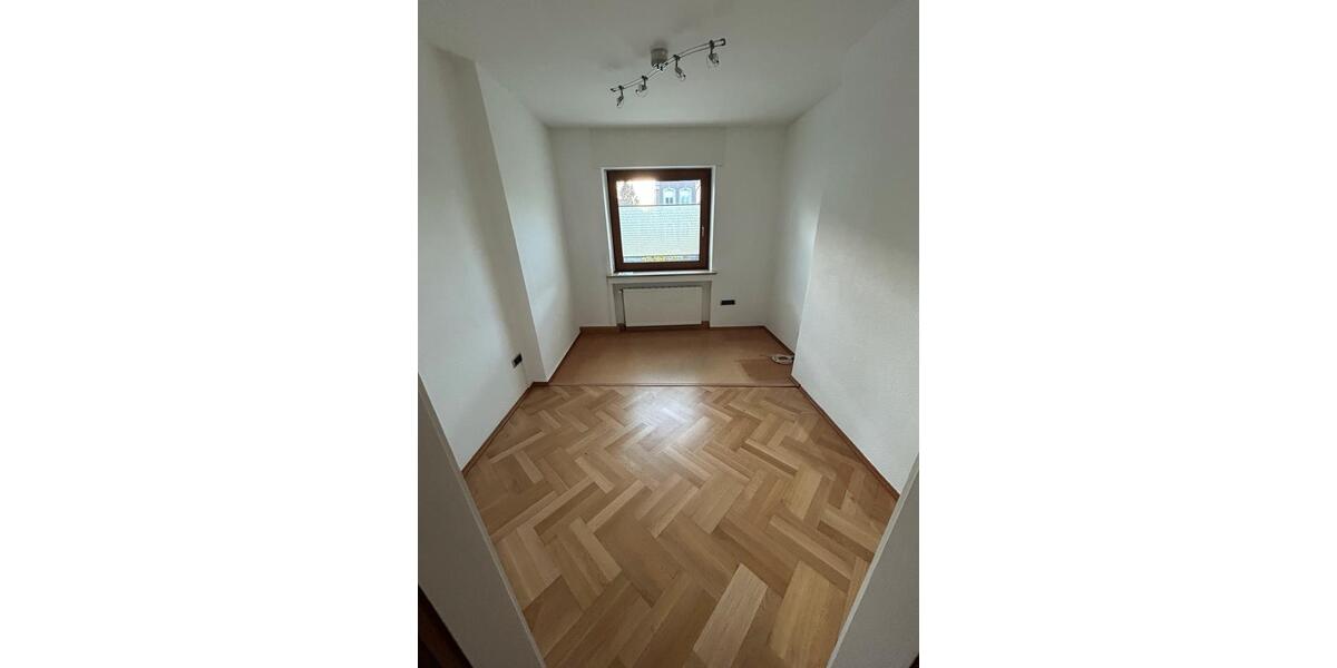 Erdgeschoßwohnung Remscheid Gemarkung Bergisch Born - 4 Zimmer, 159 m&sup2;, 1.854&euro; | Angebot:25961179