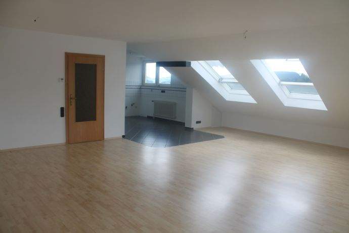 Etagenwohnung Lüdenscheid Dickenberg - 3 Zimmer, 100 m&sup2;, 615&euro; | Angebot:26730526
