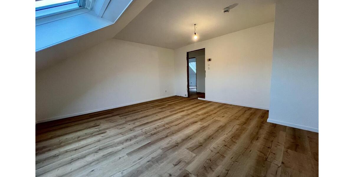 Dachgeschoßwohnung Wuppertal Arrenberg - 3 Zimmer, 47 m&sup2;, 420&euro; | Angebot:25369251