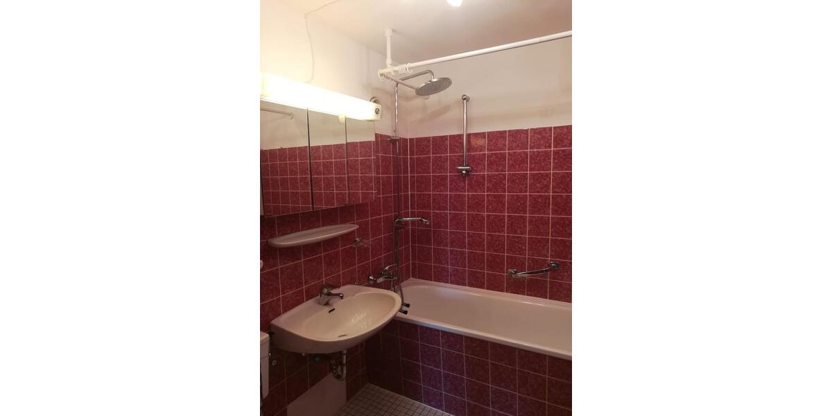 Etagenwohnung Radevormwald - 1 Zimmer, 82 m&sup2;, 585&euro; | Angebot:25174373