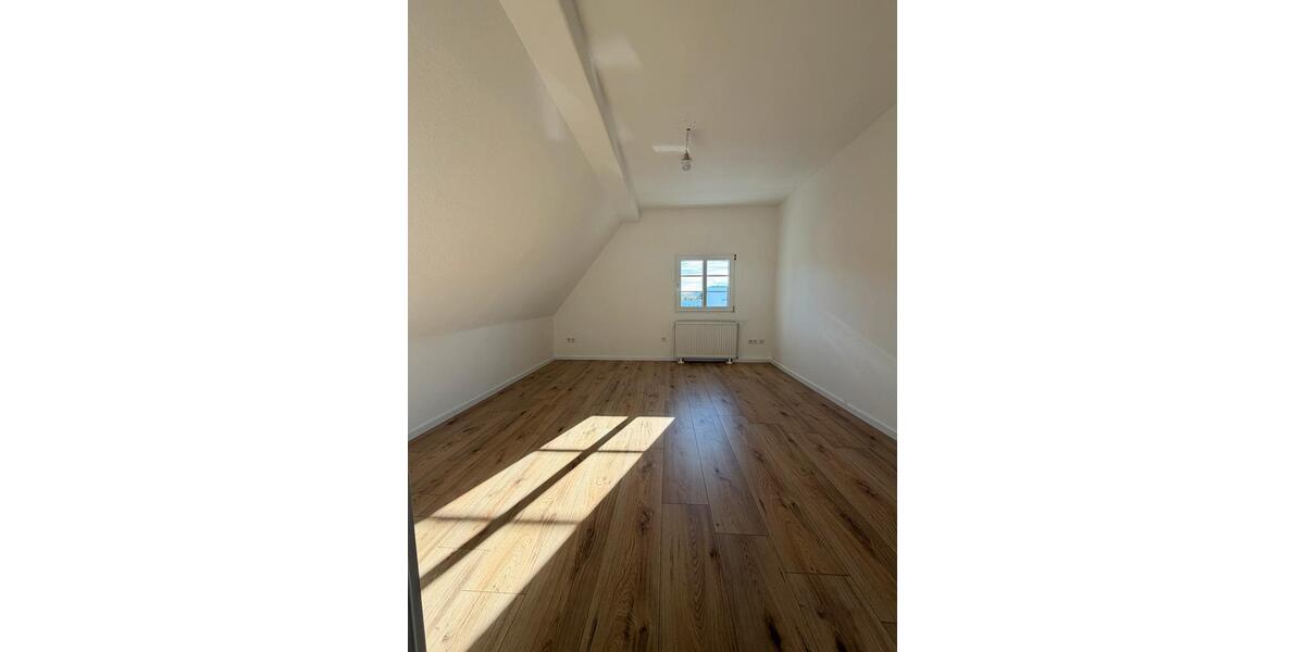 Dachgeschoßwohnung Remscheid Lüttringhausen - 2 Zimmer, 63 m&sup2;, 500&euro; | Angebot:25994220