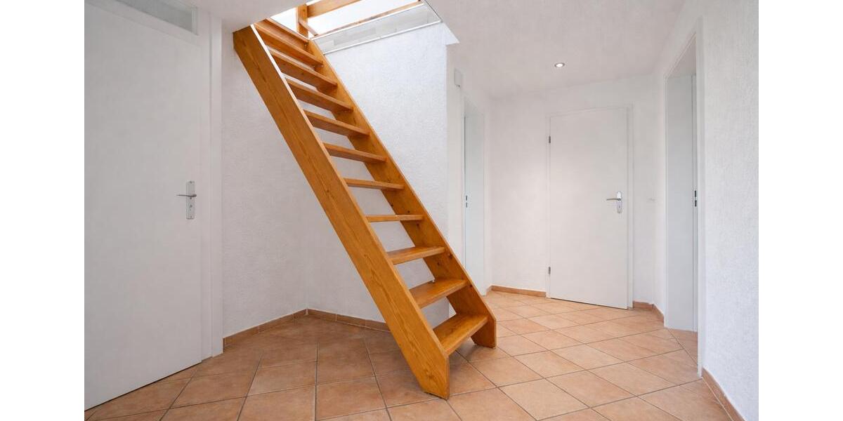 Dachgeschoßwohnung Hagen Hagen-Mitte - 3 Zimmer, 100 m&sup2;, 650&euro; | Angebot:25852223