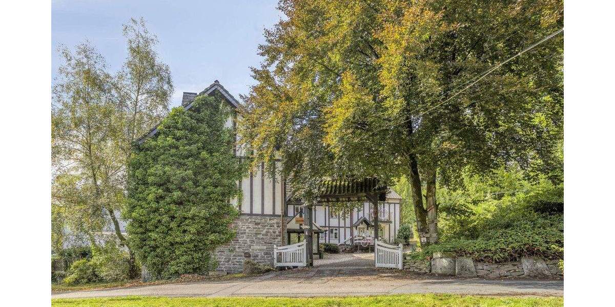 Außergewöhliches Anwesen mit mehreren Häusern mitten in der Natur - Einfamilienhaus Wipperfürth | Angebot:23973687