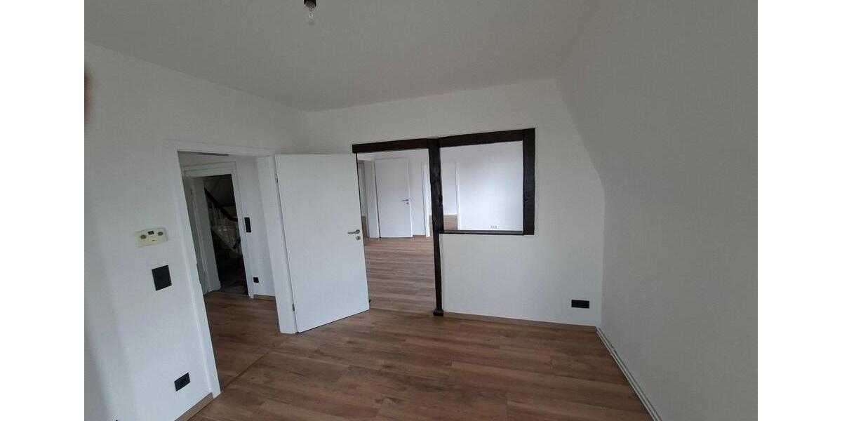Dachgeschoßwohnung Gevelsberg - 4.5 Zimmer, 96 m&sup2;, 900&euro; | Angebot:27626230