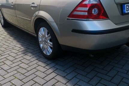 Ford Mondeo 179.999 km 3.700 &euro; Radevormwald 42477