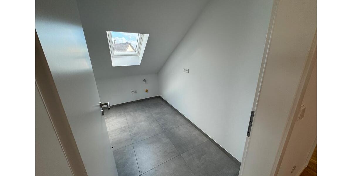 Dachgeschoßwohnung Dortmund Hörde - 2.5 Zimmer, 82 m&sup2;, 984&euro; | Angebot:25974943