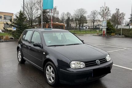 VW Golf 157.000 km 1.980 &euro; Remscheid 42853