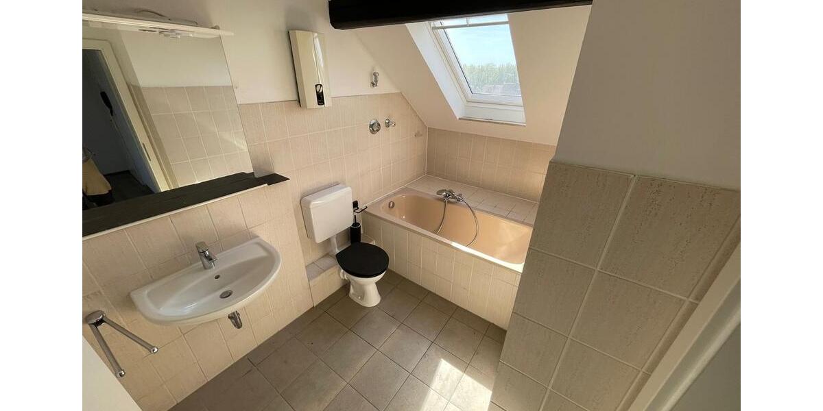 Dachgeschoßwohnung Bochum Günnigfeld - 2.5 Zimmer, 80 m&sup2;, 560&euro; | Angebot:26644900