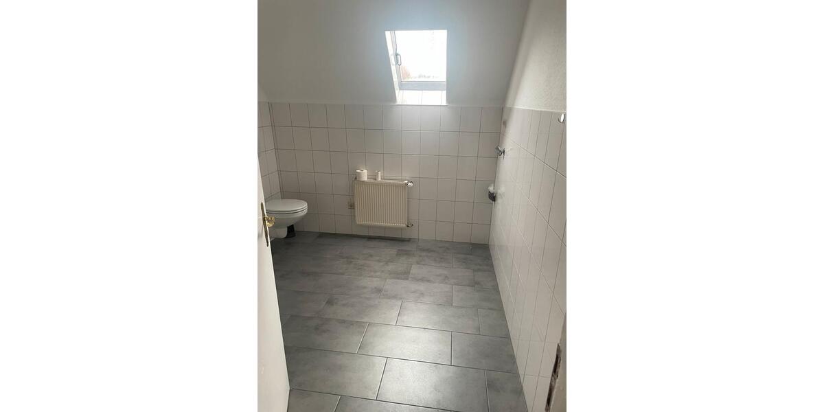 Dachgeschoßwohnung Iserlohn - 3 Zimmer, 80 m&sup2;, 500&euro; | Angebot:26366507