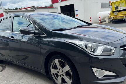 Hyundai i40 198.000 km 5.799 &euro; dortmund 44369