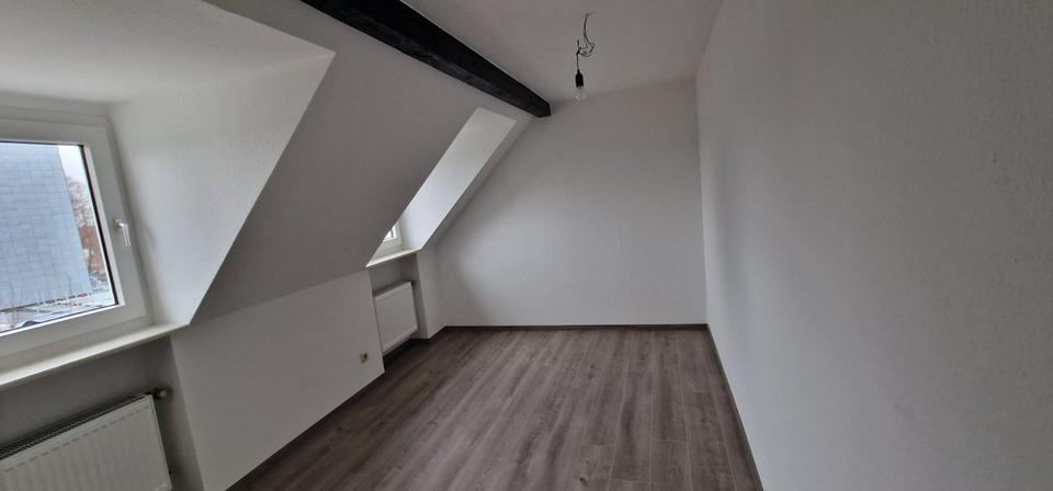 Dachgeschoßwohnung Hattingen - 2.5 Zimmer, 60 m&sup2;, 400&euro; | Angebot:25349114