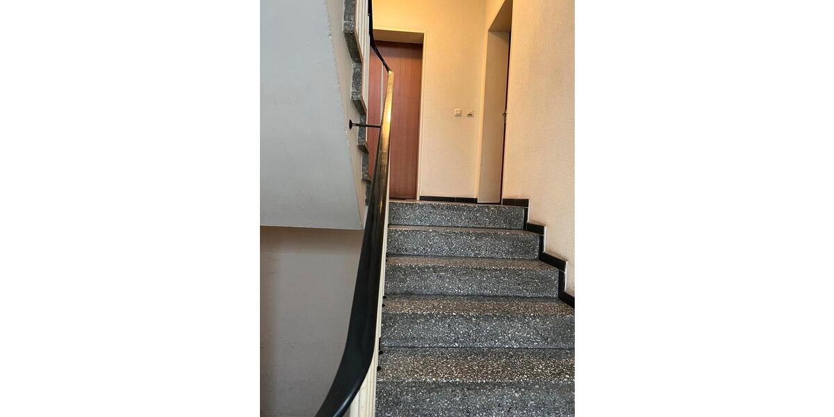 Dachgeschoßwohnung Wuppertal Unterbarmen - 5 Zimmer, 85 m&sup2;, 950&euro; | Angebot:25854706