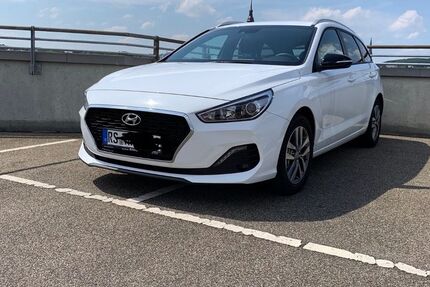 Hyundai i30 89.869 km 10.990 &euro; Remscheid 42855