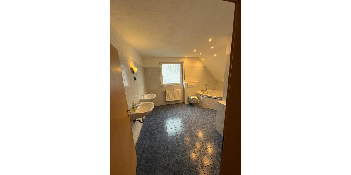 Einfamilienhaus Balve - 4 Zimmer, 120 m&sup2;, 320.000&euro; | Angebot:26537687