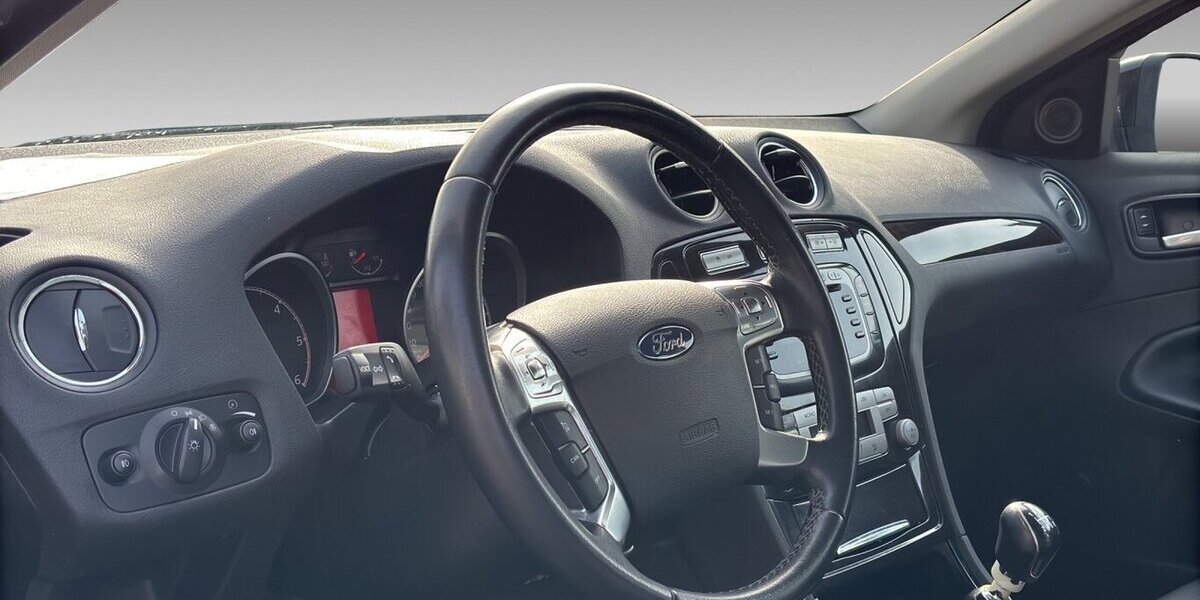 Ford Mondeo Ghia X Klima Tempo Sitzhzg. BI-Xenon AHK 248.720 km 3.700 &euro; Wuppertal 42327