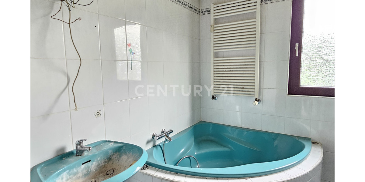 Attraktive Kapitalanlage mit Potenzial: Mehrfamilienhaus mit 6 Eigentumswohnungen & Garagen in Hemer - Mehrfamilienhaus, Wohnhaus Hemer | Angebot:27469088