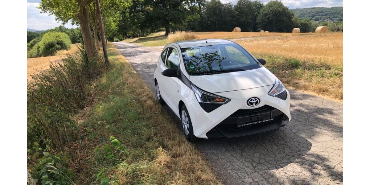 Toyota Aygo (X) 94.000 km 5.900 &euro; Holzwickede 59439