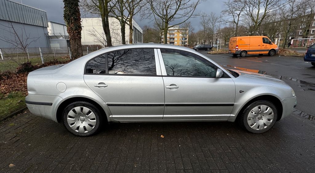 Skoda Superb 233.305 km 1.100 &euro; Dortmund 44328