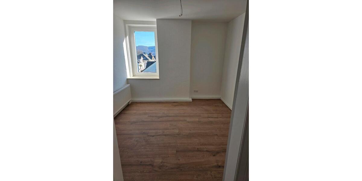 Dachgeschoßwohnung Hagen Hohenlimburg - 4 Zimmer, 87 m&sup2;, 570&euro; | Angebot:24916197