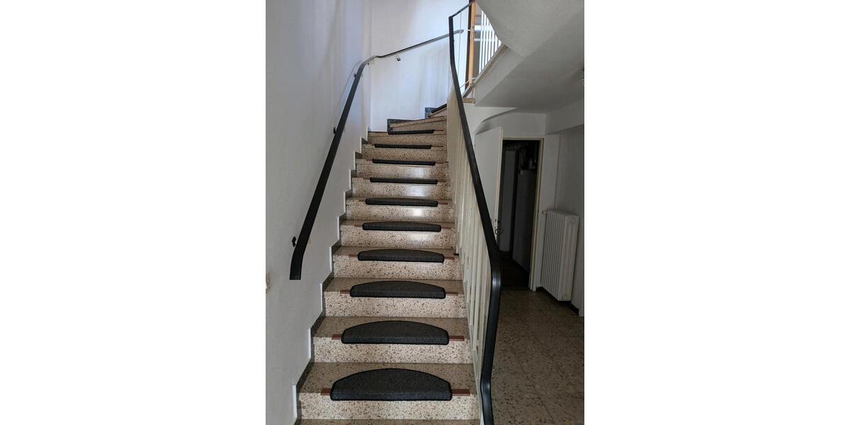 Reihenhaus Lüdenscheid Staberg - 8 Zimmer, 140 m&sup2;, 280.000&euro; | Angebot:25612977