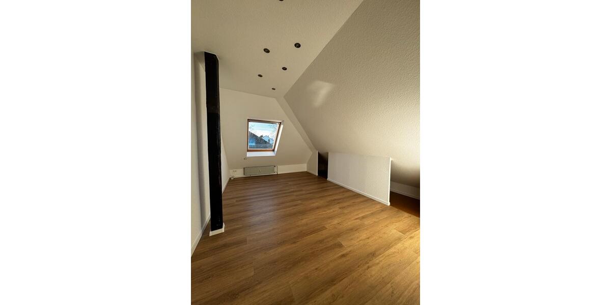 Dachgeschoßwohnung Iserlohn Sümmern - 3 Zimmer, 134 m&sup2;, 1.500&euro; | Angebot:27536600