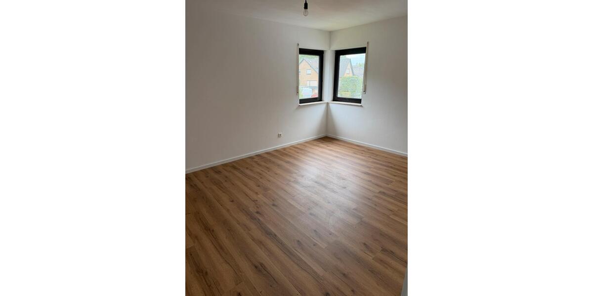 Hochparterre Iserlohn Sümmern - 2 Zimmer, 77 m&sup2;, 1.050&euro; | Angebot:27595455